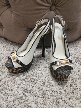 Shoe Dazzle Cream Slingback Leopard Platform Heels